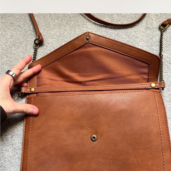 Universal Thread Tan Leather Crossbody Bag - Picture 2 of 5